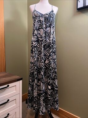 NWT Tahari Blue & White Leaf-Print Maxi Dress